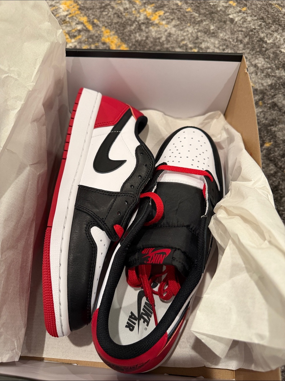Jordan 1 low retro low OG BLACK TOE